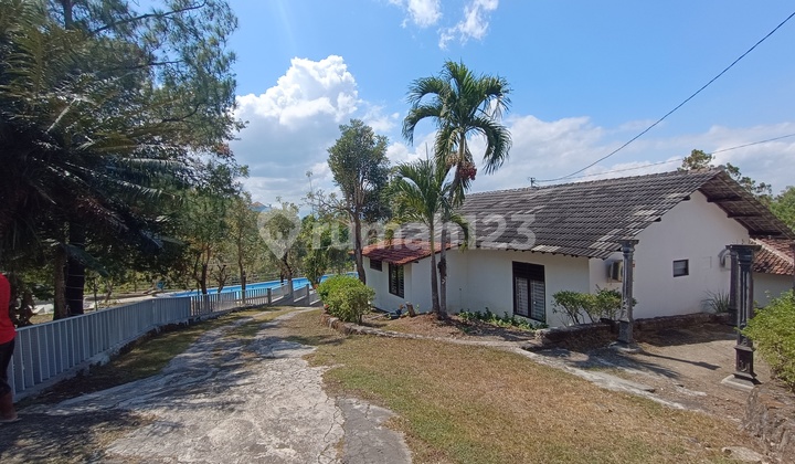 Hotel in the Gajahmungkur Reservoir Tourism Area, Wonogiri, 24 Fully Furnished Rooms