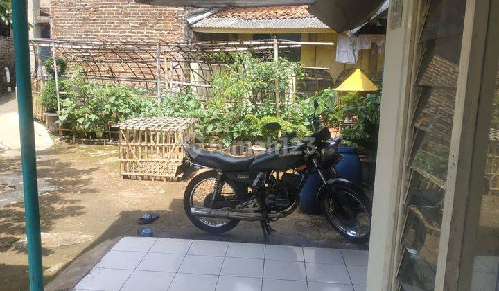 Paling Murah Dan Berkualitas Diujung Berung Tanah 21 Tumbak Dgn Bangunan 10 Tumbak Dekat Kejalan Raya Area Parkir Dan Halaman Luas