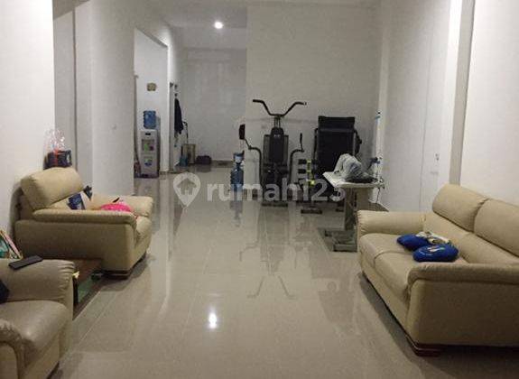 Rumah 2 Lantai di Villa Melati Mas Dijual Sangat Segera Pemilik Mau Pindah Ke Luar Negeri Lt. 140m Lb. + 200m2  2