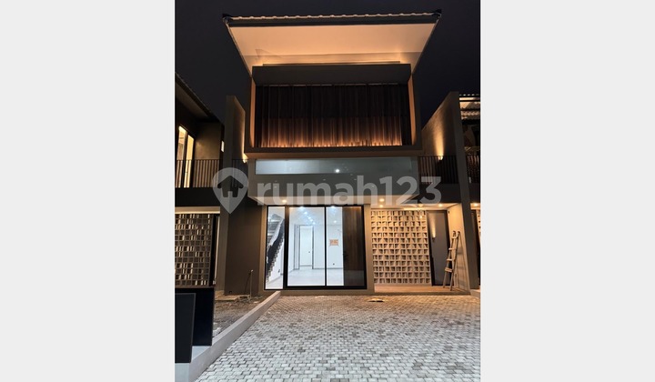 Rumah Baru Minimalis & Modern di Central Park Mulyosari, Sby