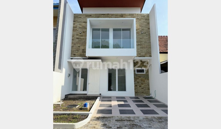 Rumah 2 Lantai Bagus & Ciamiiiik di Bukit Palma, Citraland, Sby