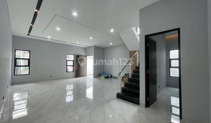 Rumah Mewah ROW jalan besar, Lokasi Bagus, Sutorejo, Surabaya 2