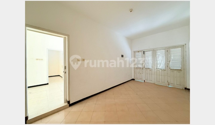 Rumah dengan Fasilitas One Gate & Area Strategis di Nirwana, Sby 2