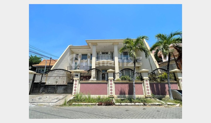 Rumah Mewah Classic di Dharmahusada Indah Barat, Surabaya Rumah Mewah Classic di Dharmahusada Indah Barat, Surabaya