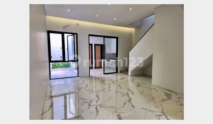 Modern Minimalist and Premium Quality House in Rungkut, Surabaya Modern Minimalist and Premium Quality House in Rungkut, Surabaya