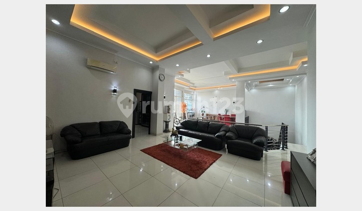 Rumah 2 Lantai, Bagus & Strategis, Siap Huni, Kertajaya, Surabaya 2