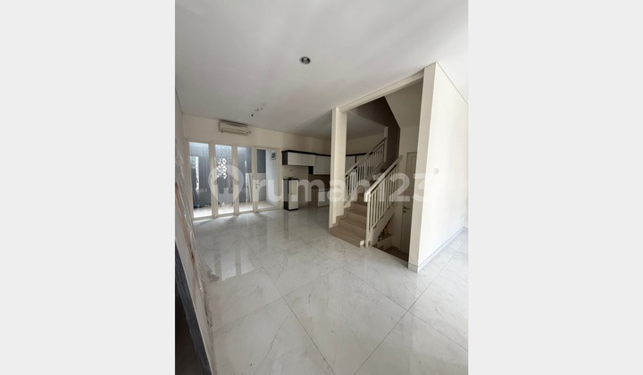 Ready-to-Occupy House, Near Pakuwon Mall, Citraland, Surabaya