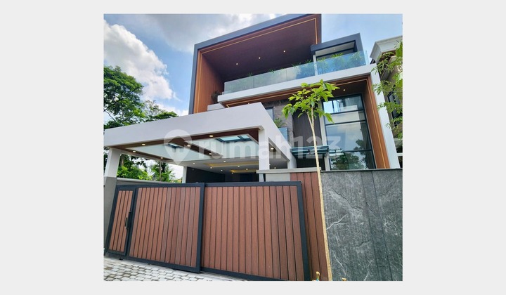 New, Luxurious, Strategic House Near G-Walk, Citraland, Surabaya