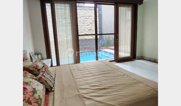 kamar tidur rumah mewah minimalis, swimming pool,