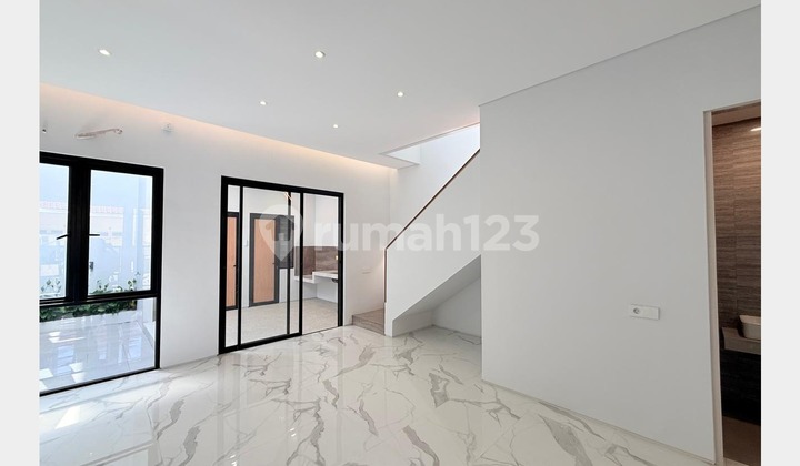 Rumah Modern Minimalis, Premium Quality, Dekat Kampus Upn, Sby 2