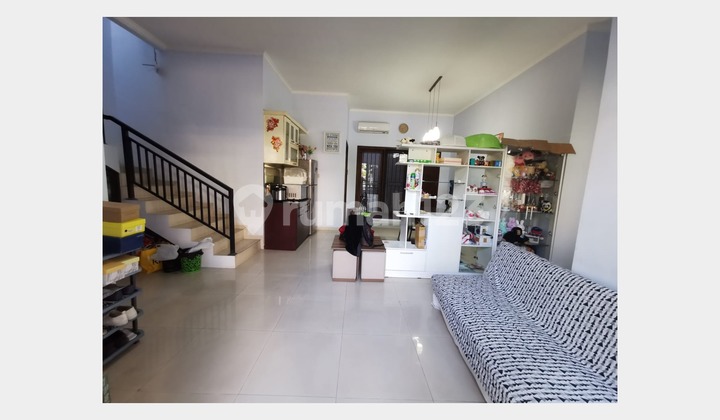 Ready-to-Occupy, Good &amp; Strategic House in Araya 2, Surabaya 2