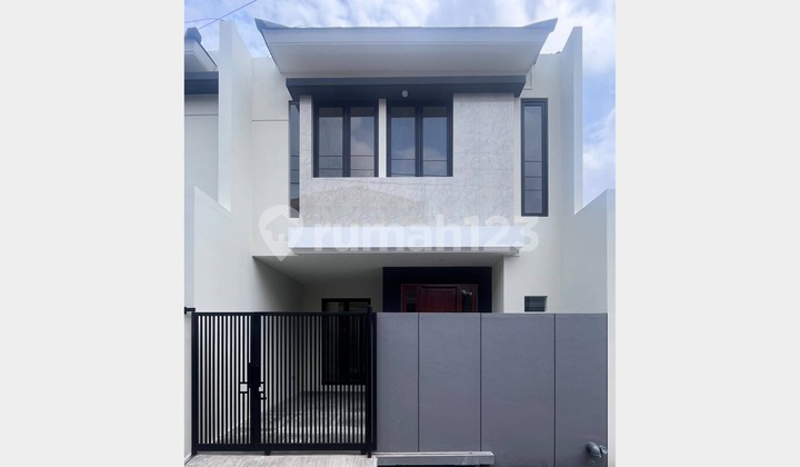 Rumah Baru, Strategis Dekat Pakuwon City & Galaxy Mall, Surabaya 2