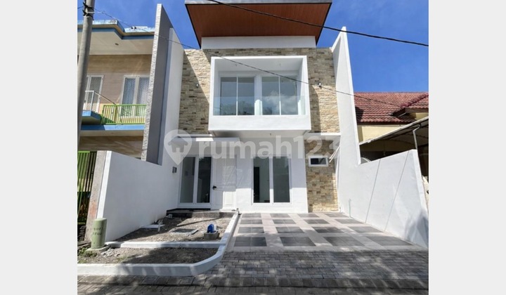 Rumah Baru, Bagus dan Lokasi Ciamiiiik di Citraland, Surabaya