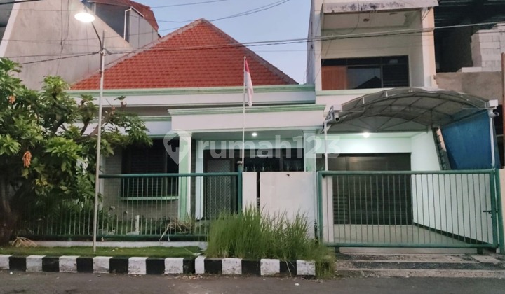Rumah Terawat, Lokasi Ciamik, Dekat Galaxi Mall di Surabaya