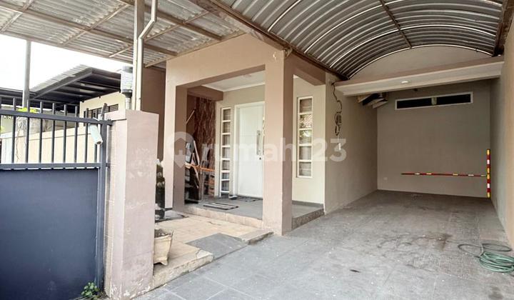 Ready-to-Occupy and Strategic House Near Transmart Rungkut, Surabaya 2