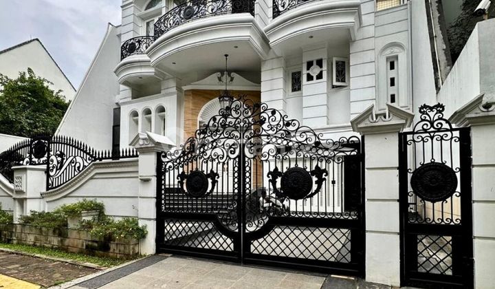 Luxury Classic-Style House with the Most Prestigious and Elite Environment in Senayan