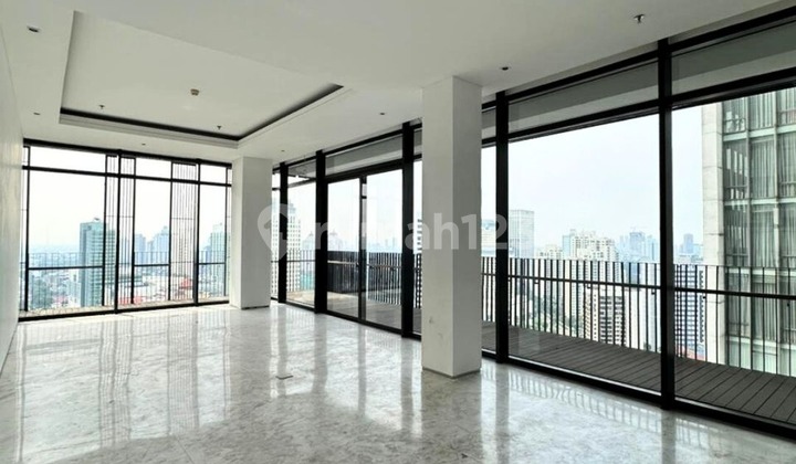 SENOPATI SUITES TOWER 3 PET FRIENDLY, 3 BEDROOM - 297 SQM, PRIVATE LIFT AND SPACIOUS BALCONY
