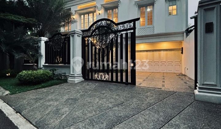 Rumah Pondok Indah Mewah Cantik Design Classic 2 Lantai dan Rooftop, Layout Enak dan Luas serta Posisi Rumah di Pojok Jarang Ada!