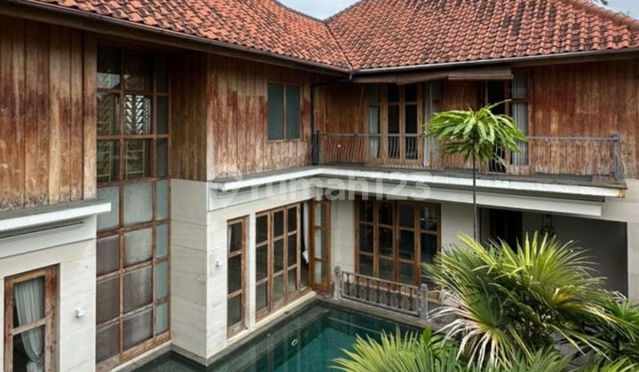 HIDDEN GEM TROPICAL HOUSE IN KEMANG WITH SOUNDPROOFING FROM NEIGHBORS, FEATURING SUPER HIGH CEILINGS AND A PRIVATE POOL