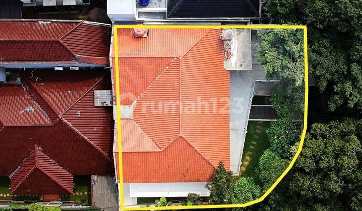 Land Count House in Pakubuwono Area, Steps Away from Senayan and Gandaria, Corner Position, Suitable for Commercial Use