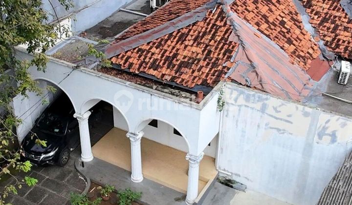Rumah Lama 2 Lantai Area Kebon Sirih, LT. 700 Sqm Bentuk Kotak - Lebar Muka 16 M2, Hadap Selatan & Akses Jalan Lebar