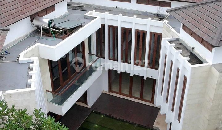 DIJUAL RUMAH TROPICAL MODERN PONDOK INDAH, LOKASI TENANG DEKAT TAMAN, KONDISI TERAWAT DAN MEWAH