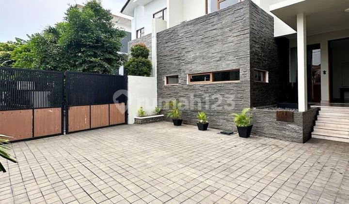 MODERN MINIMALIS DALAM KOMPLEKS, KEMANG, TIDAK BANJIR, PARKIRAN LUAS ADA KOLAM RENANG DAN MINI GARDEN