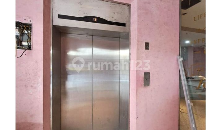 THREE ATTACHED SHOP HOUSES ON PANGLIMA POLIM MAIN ROAD, 5 STORIES HIGH WITH A COMPLETE BASEMENT, GREAT FOR PARKING, SUITABLE FOR ALL COMMERCIAL USES. THREE ATTACHED SHOP HOUSES ON PANGLIMA POLIM MAIN ROAD, 5 STORIES HIGH WITH A COMPLETE BASEMENT, GREAT FOR PARKING, SUITABLE FOR ALL COMMERCIAL USES.