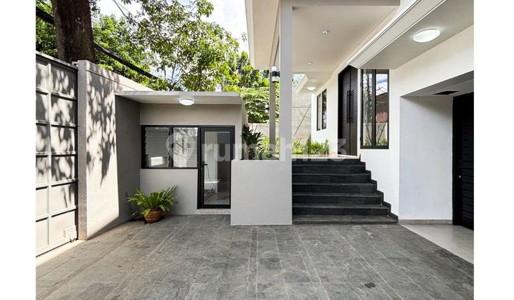 BRAND NEW HOUSE DESIGN MODERN CLASSIC, CILANDAK, 2 LANTAI, 5 KAMAR TIDUR, PRIVATE POOL, LOKASI STRATEGIS 3 MENIT KE CITOS, KONDISI SIAP HUNI 2