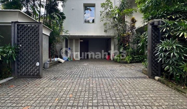On The Market Luxury Modern House At Brawijaya - Kebayoran Baru, Premium Area And Quite Environment Include Swimming Pool