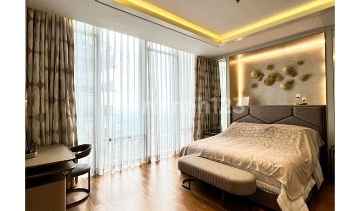 Senopati Suite Tower 2, Type 3 Bedroom - 300 Sqm, Luxurious Interior With Gourgeous Open Kitchen And Spacious Living Room 2