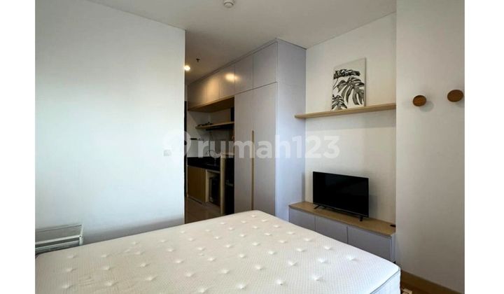 TERSEDIA THE NEWTON 1, KUNINGAN, TYPE STUDIO LUAS 24 SQM, HADAP SUDIRMAN, LINGKUNGAN NYAMAN DAN TENANG, KONDISI RAPI, SIAP HUNI YA 2