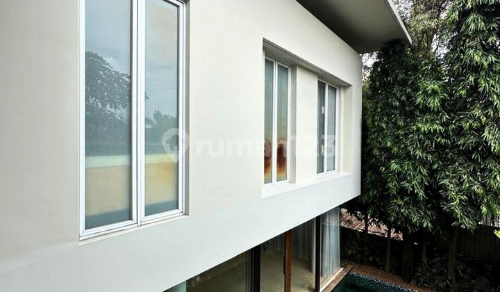 TOWHOUSE MODERN TROPIS SENOPATI, 2 LANTAI + BASEMENT DI LINGKUNGAN TENANG DAN ASRI DENGAN SWIMMING POOL