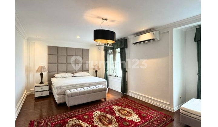 Rumah Modern Classic Pondok Indah, 2 Lantai LT. 422 Sqm dan LB. 650 Sqm, Bangunan Mewah Lengkap Sama Swimming Pool, Kondisi Furnished Terawat dan Siap Huni 2