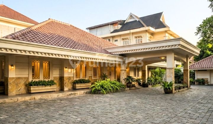 Limited Offers Classic 2-Storey House in Ring 1 Menteng, Land Area 1,405 Sqm, Elite Category C Location, Wide Road Access and Garden Available