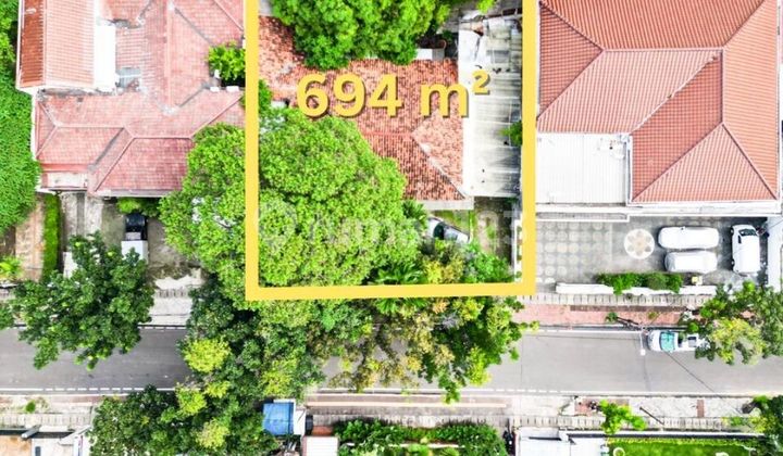 Rumah Lama Hitung Tanah di Thamrin Area, Zona Komersil (K1), bisa Bangun 12 Lantai.