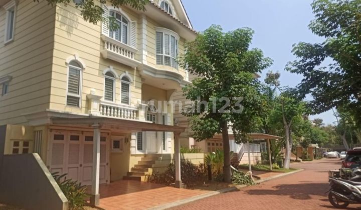 3 1/2 Story House, In Montana Cluster Gading Serpong 1