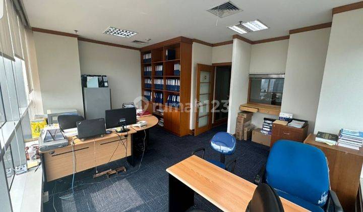 Unit Office Hoek Semifurnish di Menara Kadin, Jl. H.R. Rasuna Said - Jakarta 2