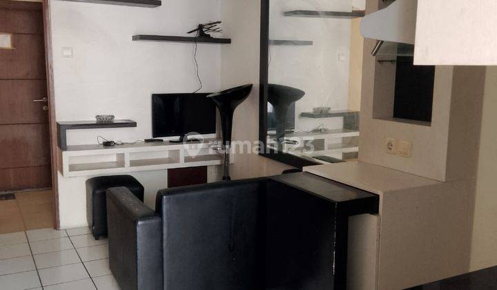 ruang keluarga apartemen 2 br di kemang