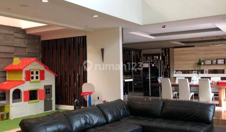 Rumah Hoek Mewah Fully Furnished Di Pik, Jakarta Utara 1