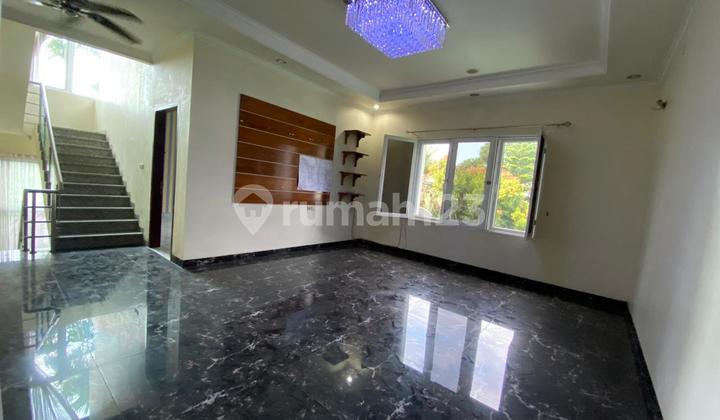3-Story Semi-Furnished House in Sutera Palymira, Alam Sutera 3-Story Semi-Furnished House in Sutera Palymira, Alam Sutera