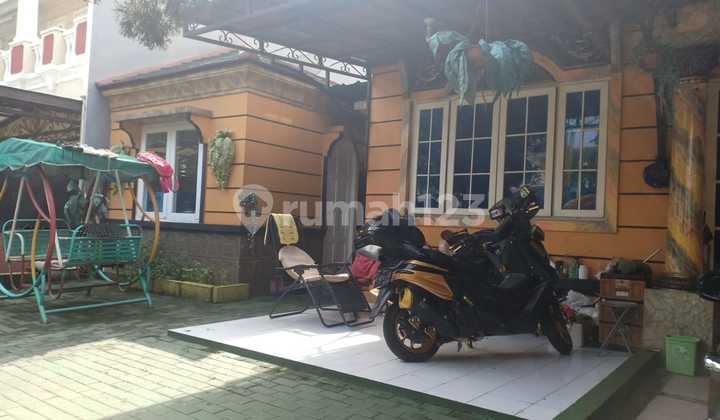 Rumah Mewah di Boulevard Kota Wisata