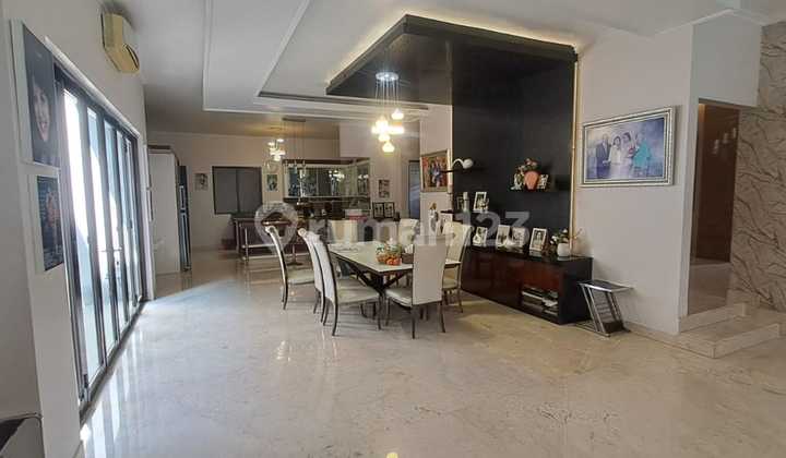 Beautiful luxury house with swimming pool on Boulevard ready for occupancy. 2