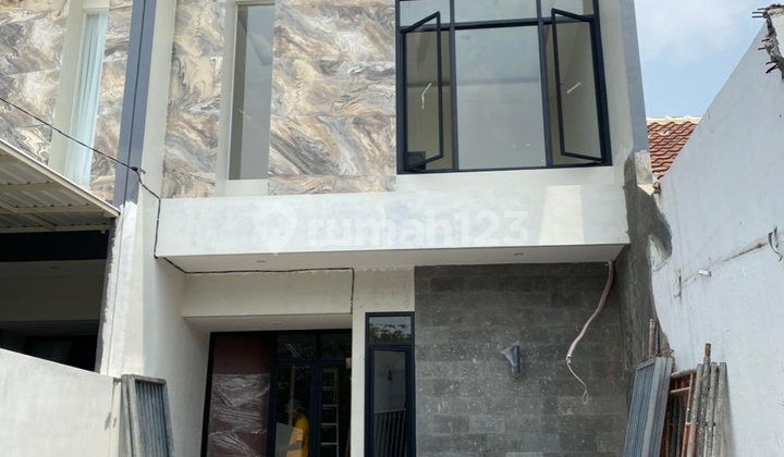 Rumah Mewah 2 Lantai Siap Huni di Rungkut Mapan, Dekat Merr