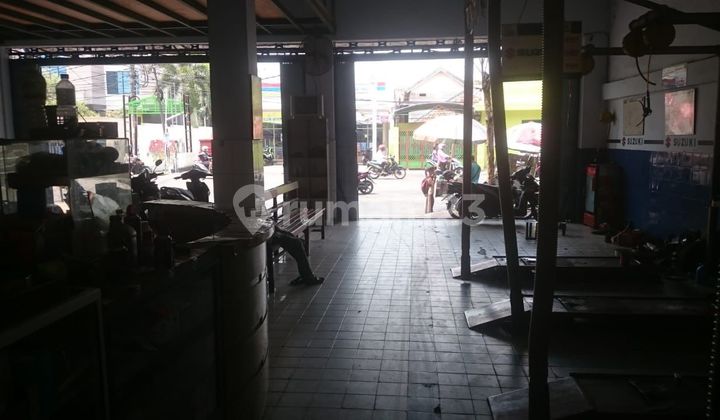 Urgent Sale. Main Road Commercial Space in Bangkalan. Ideal for Office, Bank, Showroom. 2