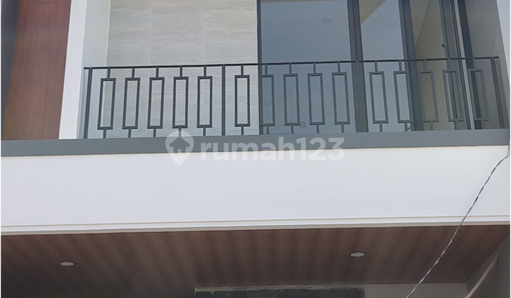 Manyar Tirtoyoso Ready 2 Units. Near Manyar Kertoarjo Main Street Culinary Center.