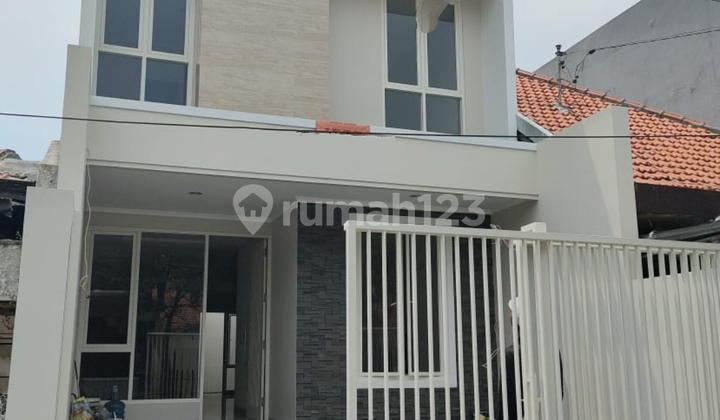 Manyar. New House. Close to Favorite Schools. Near Manyar Kertoarjo Main Road, Business and Culinary Center House. Manyar. New House. Close to Favorite Schools. Near Manyar Kertoarjo Main Road, Business and Culinary Center House.