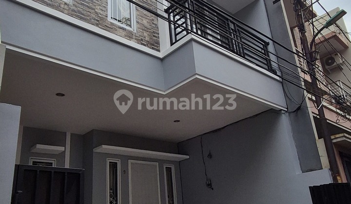 Tanjung Duren Rumah 3 Lantai Akses 1mobil Renovated 2m