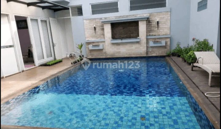 de Latinos Rumah Hoek Taman dengan 3View Ada Private Pool 12M 1