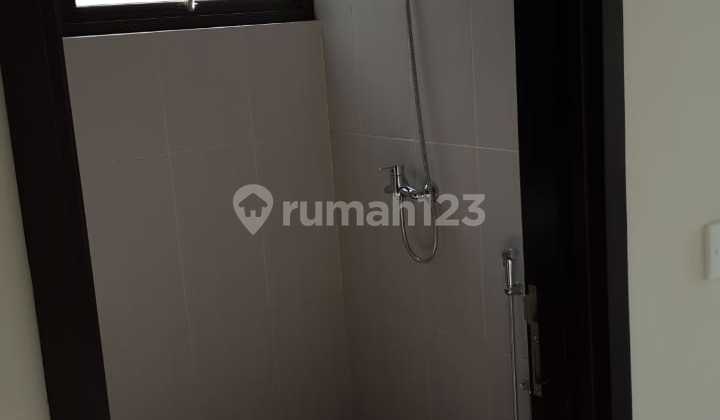 Rumah Baru Hoek Taman Utara-Timur View Lepas 65juta/ Tahun 5